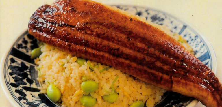 夏限定！<br>はみだし鰻チャーハン登場！
